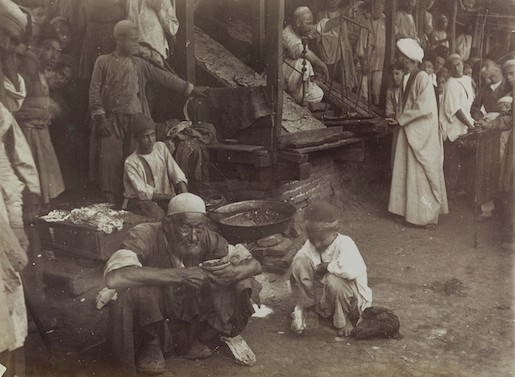 Bild: "Bazar Rescht", Antoin Sevruguin, Iran, um 1880–1896, Albuminpapierabzug, 17 x 23 cm, Museum Rietberg, 2023.10.94, Geschenk der Erben von Emil Alpiger © Museum Rietberg, Zürich